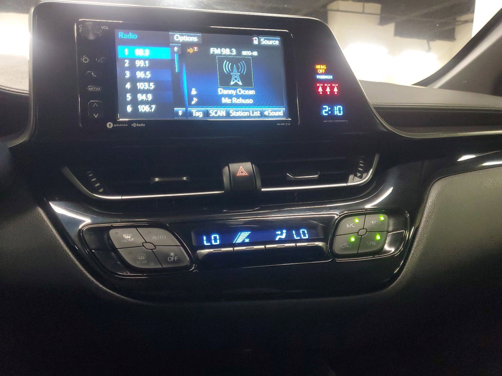 Used 2018 Blizzard Pearl Toyota XLE image 26