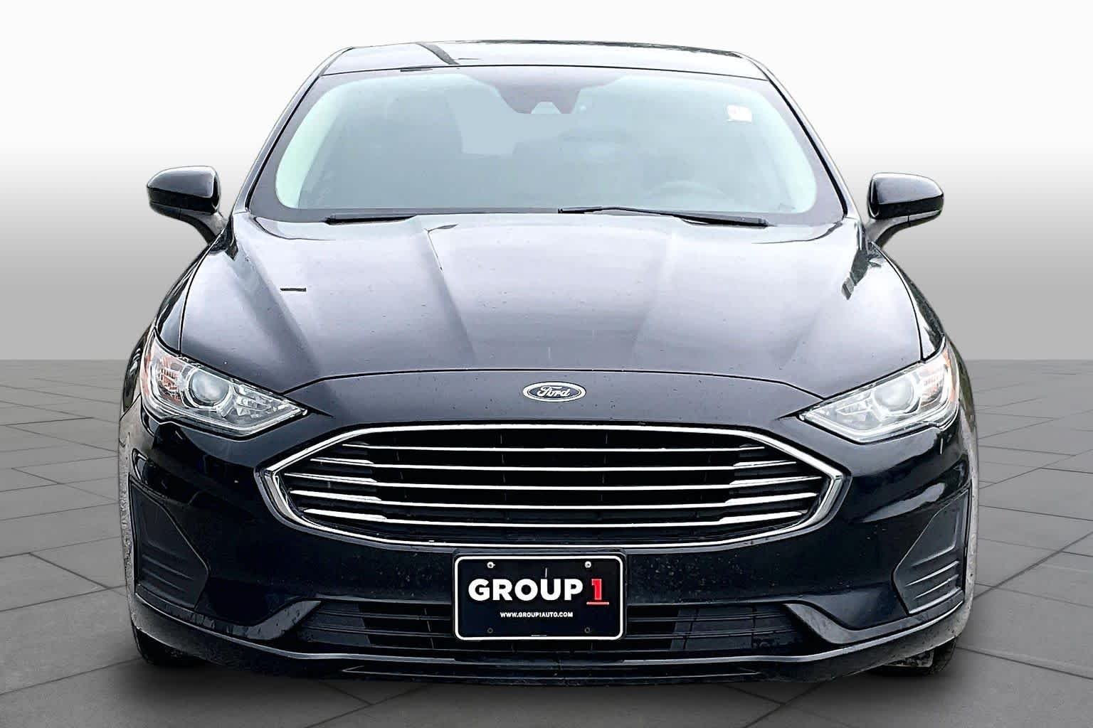 Used 2019 Agate Black Ford SE image 4