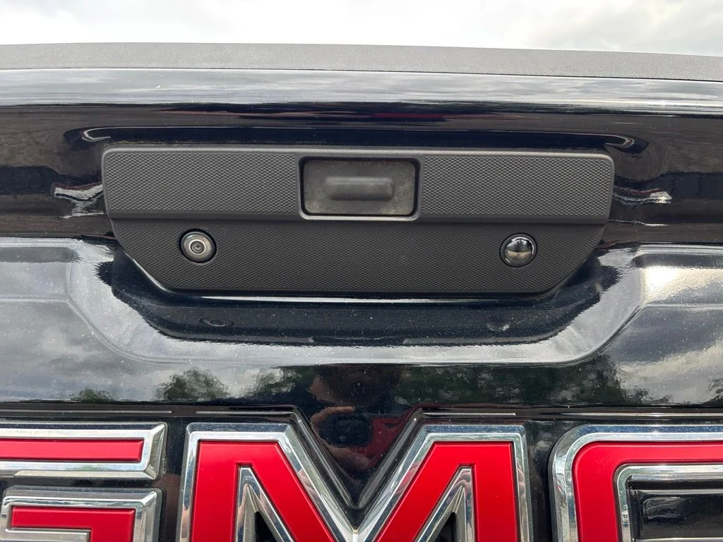 Used 2020 Black GMC Elevation image 13