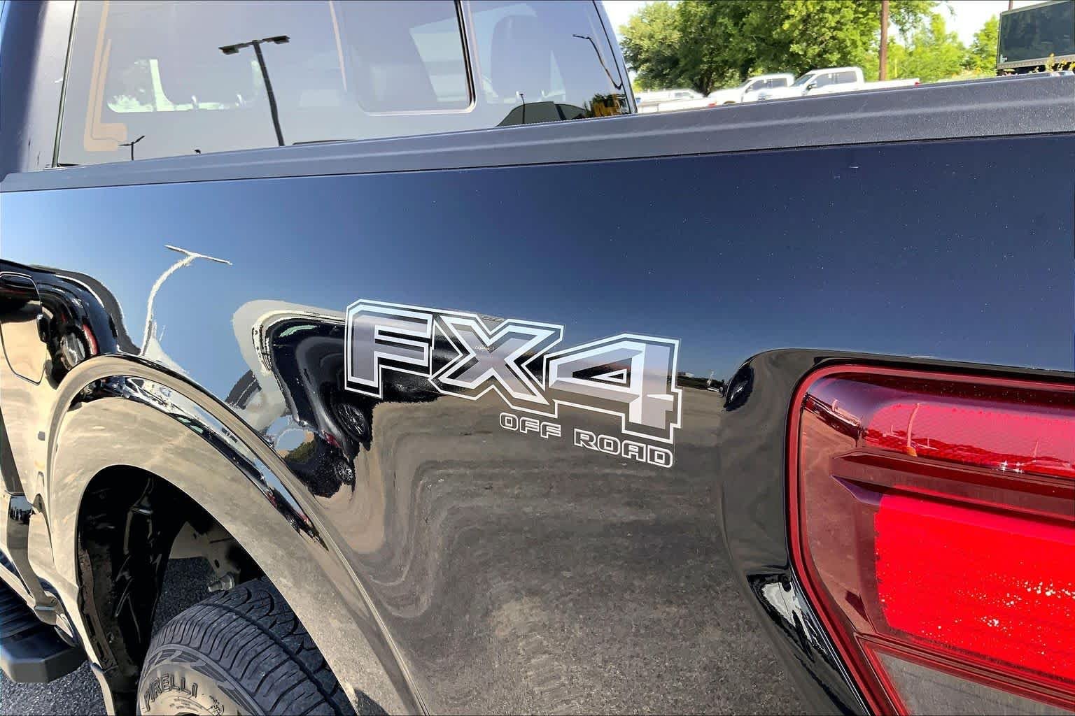 Used 2025 Agate Black Metallic Ford XLT image 9