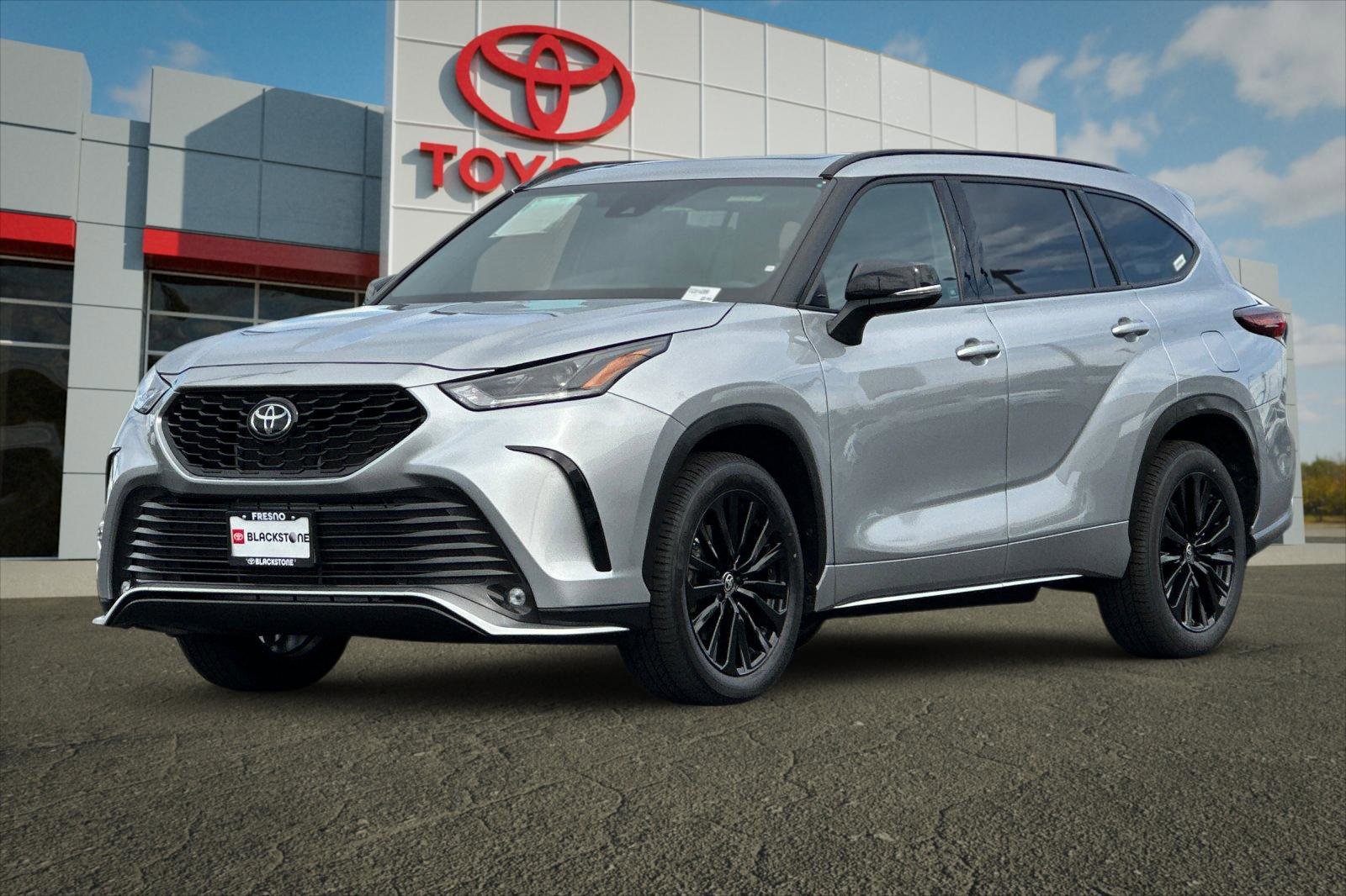 2025 Toyota Highlander LE - Photo 7