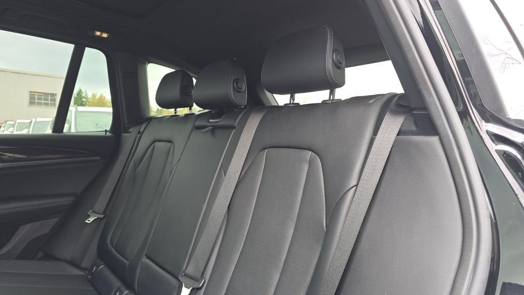 Used 2024 Black Sapphire Metallic BMW xDrive30i image 17