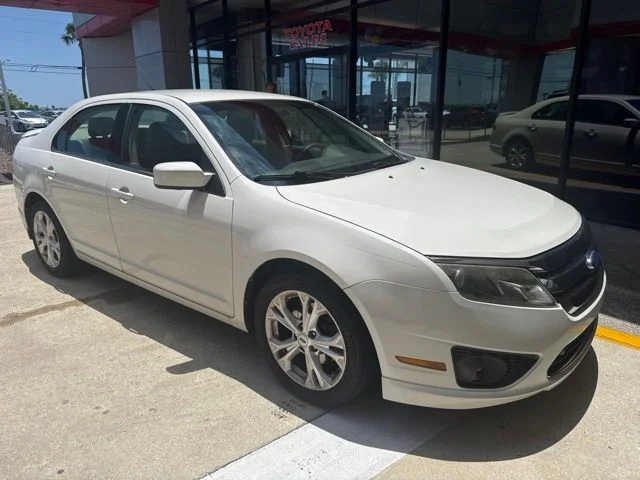 Used 2012 White Ford SE image 2