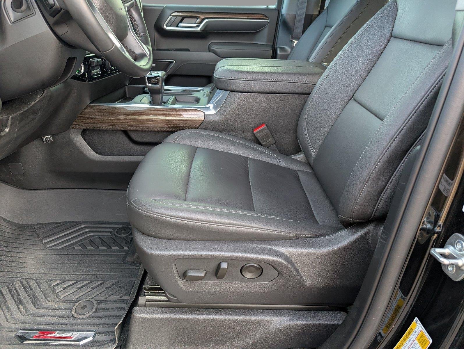 Used 2025 Black Chevrolet RST image 13