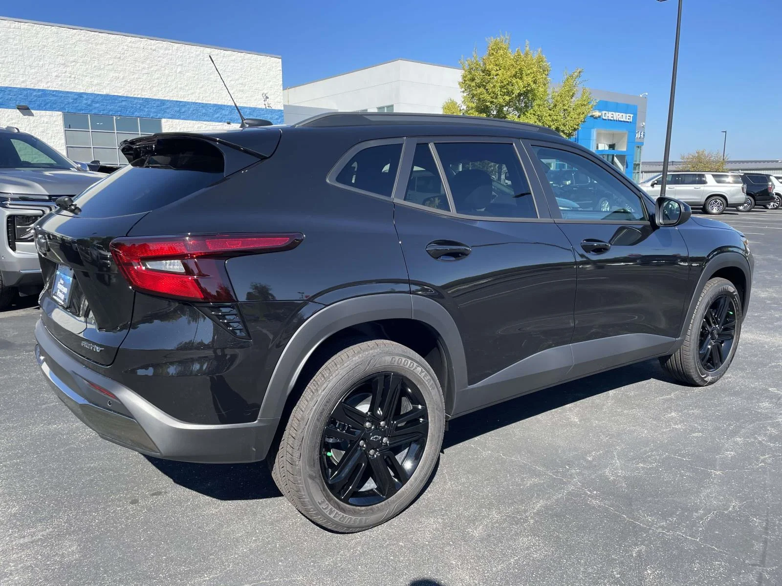 New 2026 Mosaic Black Metallic Chevrolet ACTIV image 6