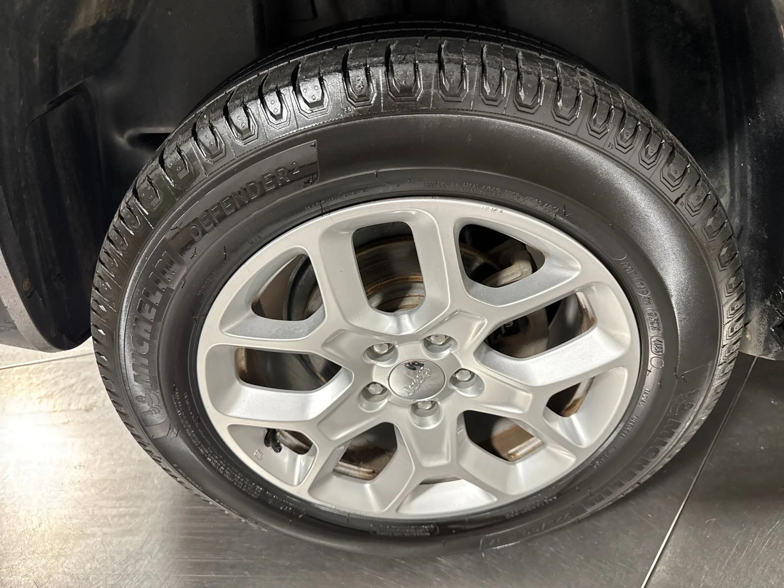 Used 2017 Granite Crystal Metallic Clearcoat Jeep Latitude image 13