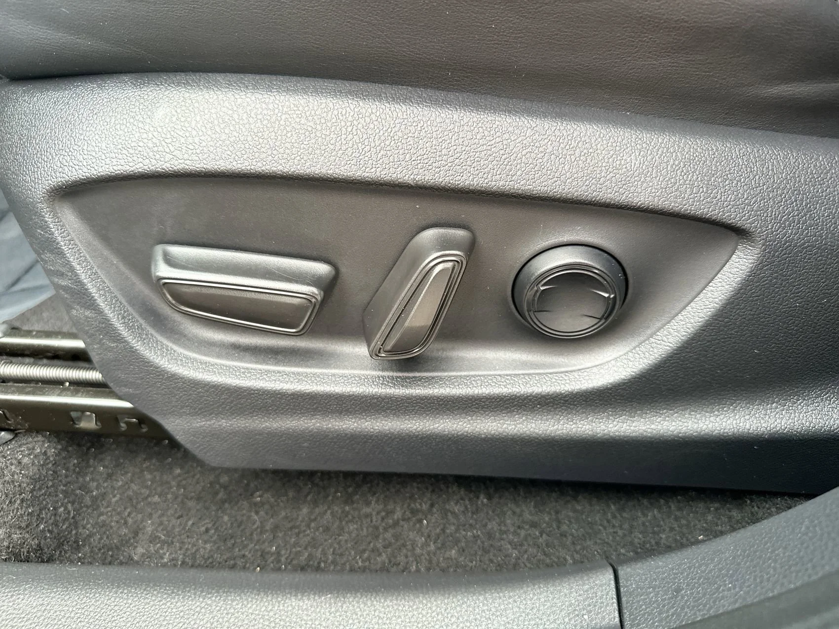 Used 2023 White Toyota XLE image 17