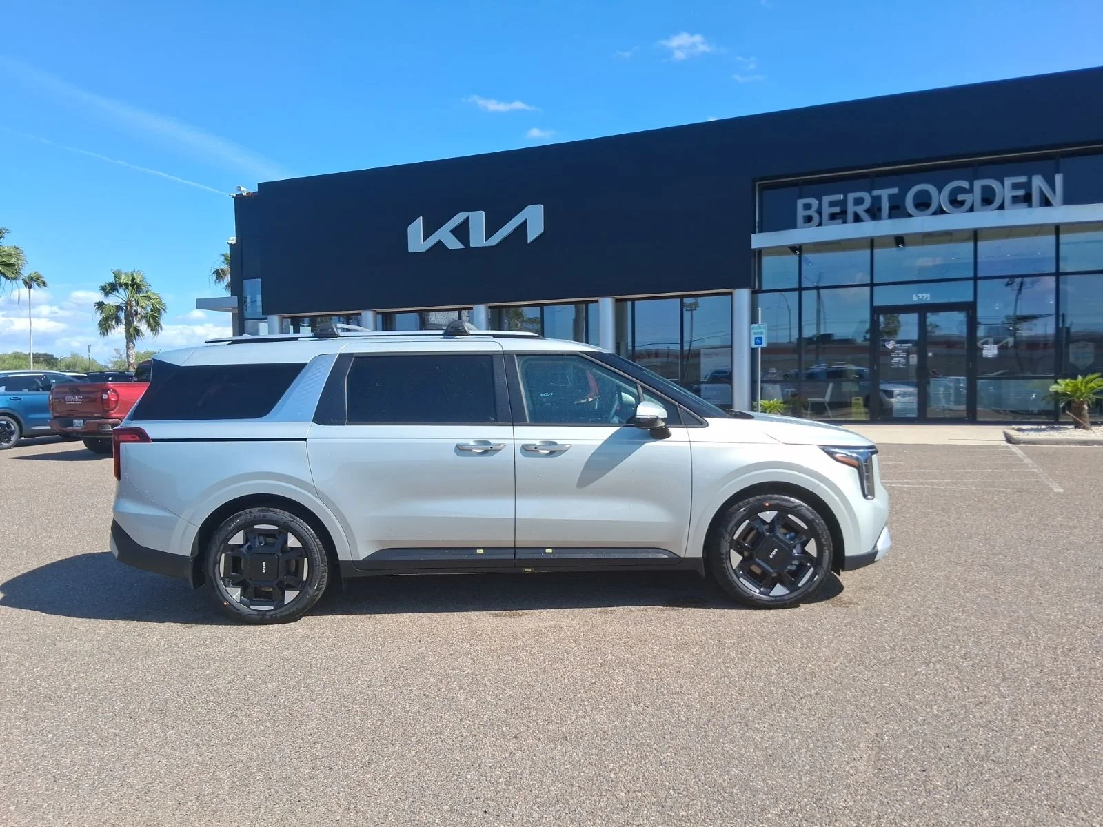 New 2026 White Kia EX image 3