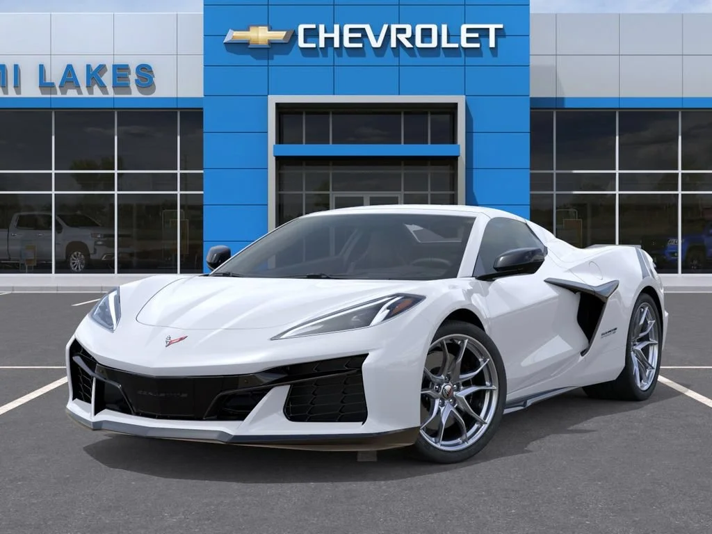 New 2027 Arctic White Chevrolet 3LT image 6