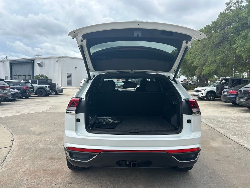 New 2026 White/off-white Volkswagen 2.0T SE w/Technology image 44