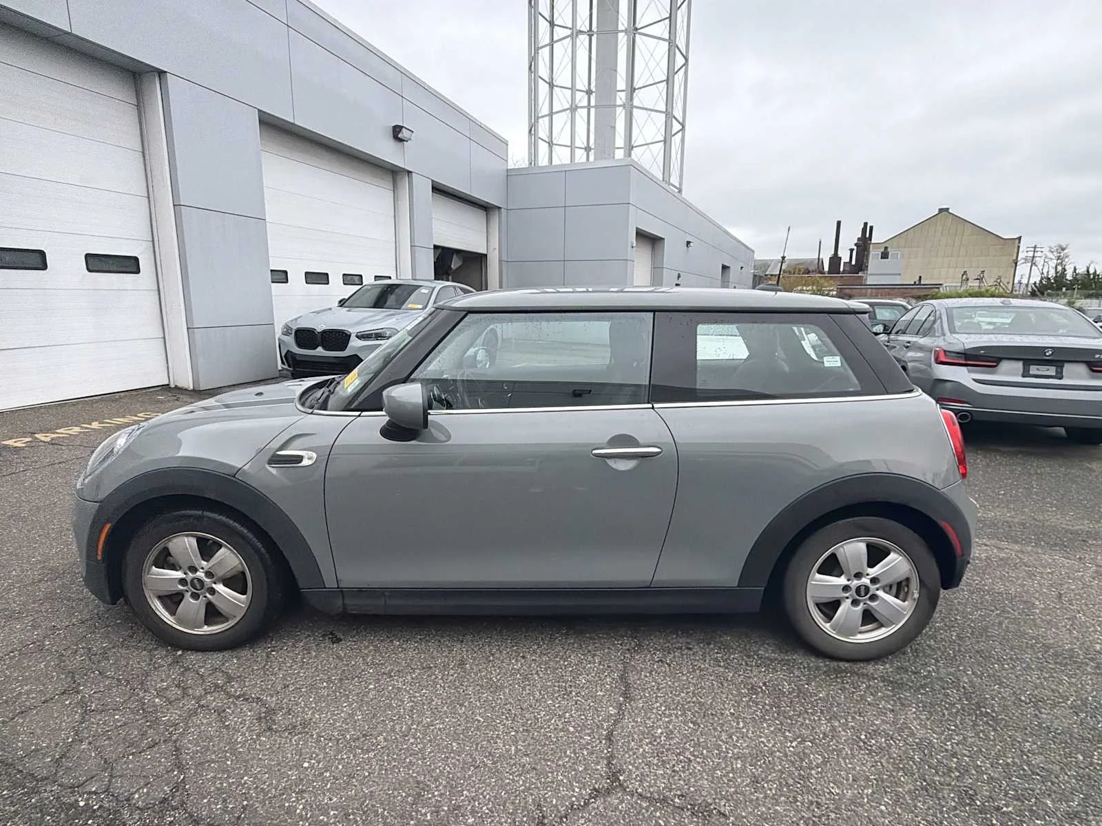 Used 2021 Moonwalk Grey Metallic MINI Cooper image 5