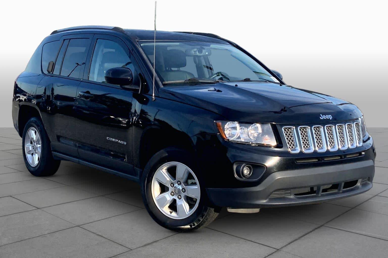 Used 2016 Black Clearcoat Jeep Latitude image 3