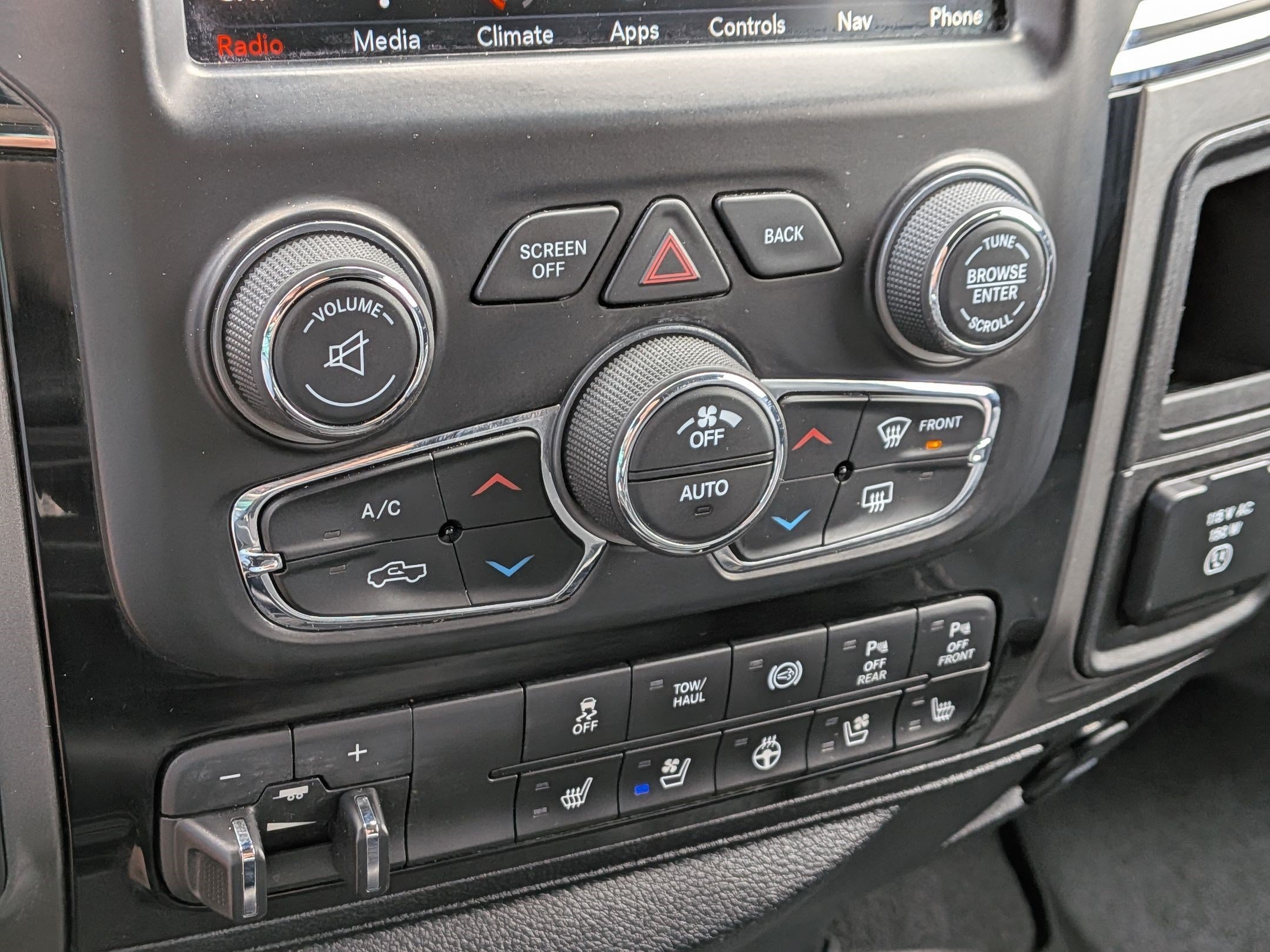 Used 2018 Brilliant Black Crystal Pearlcoat Ram Laramie image 24