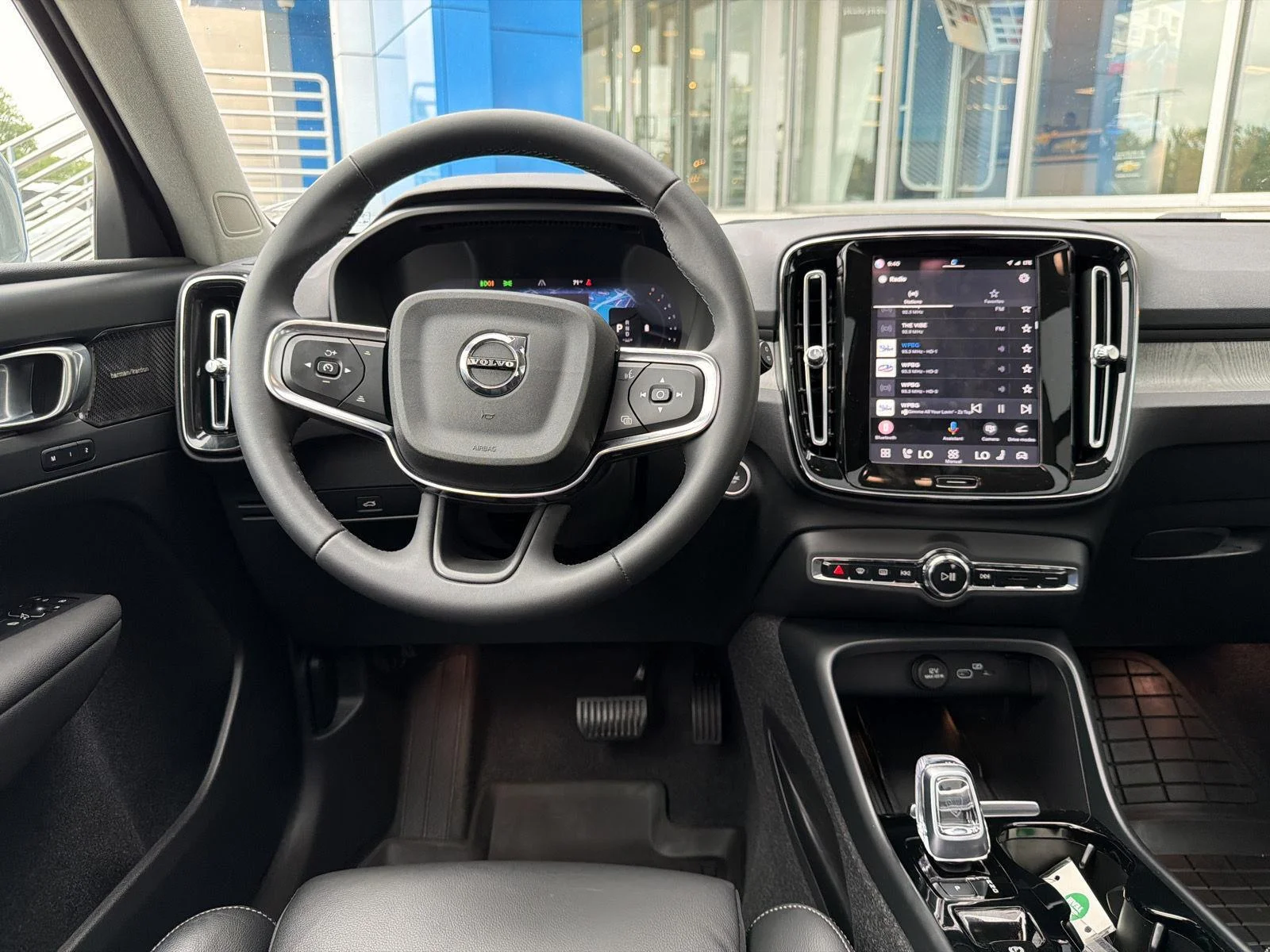 Used 2024 Vapor Grey Metallic Volvo Ultimate Bright Theme image 17