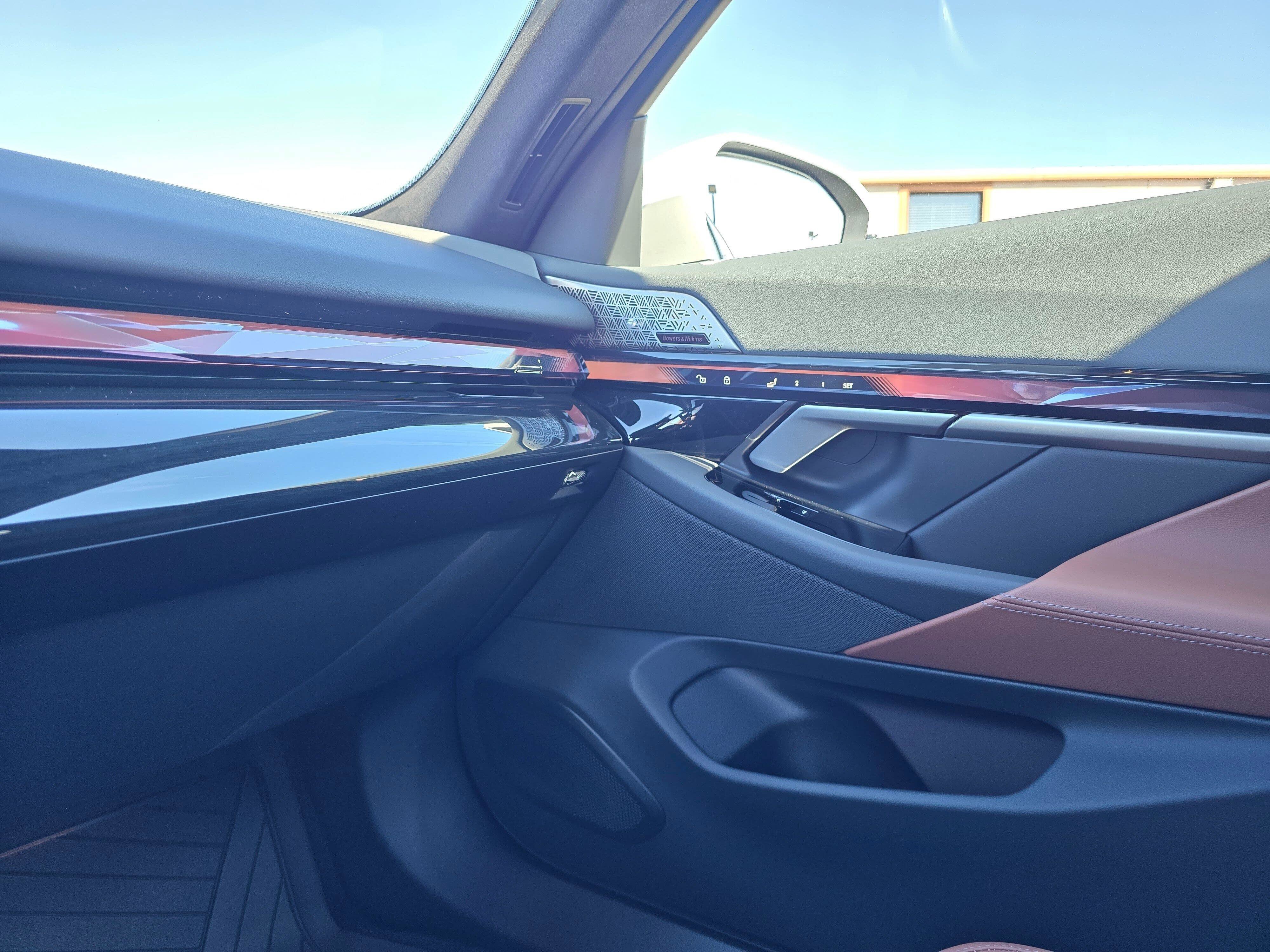 2026 BMW 5 Series 550e - Photo 25