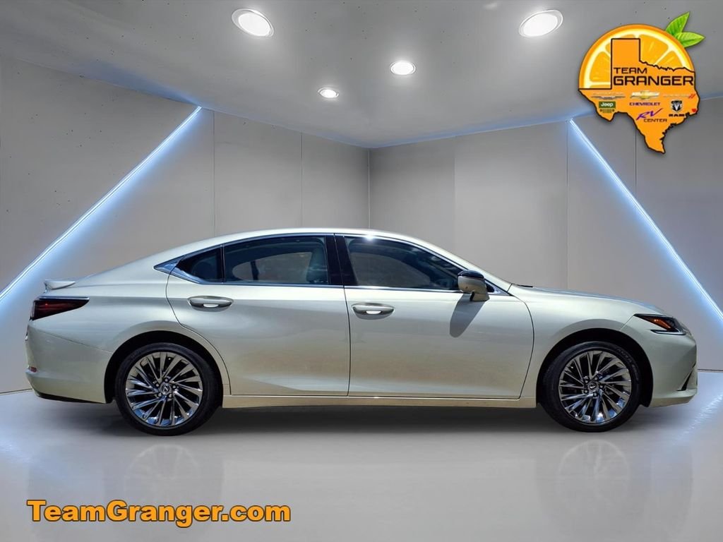 Used 2025 Beige Lexus 350 Ultra Luxury image 5