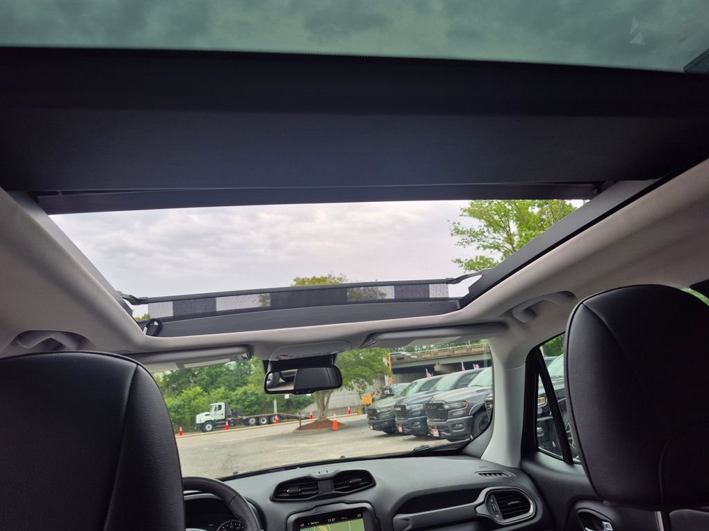 Used 2022 Black Jeep Limited image 14