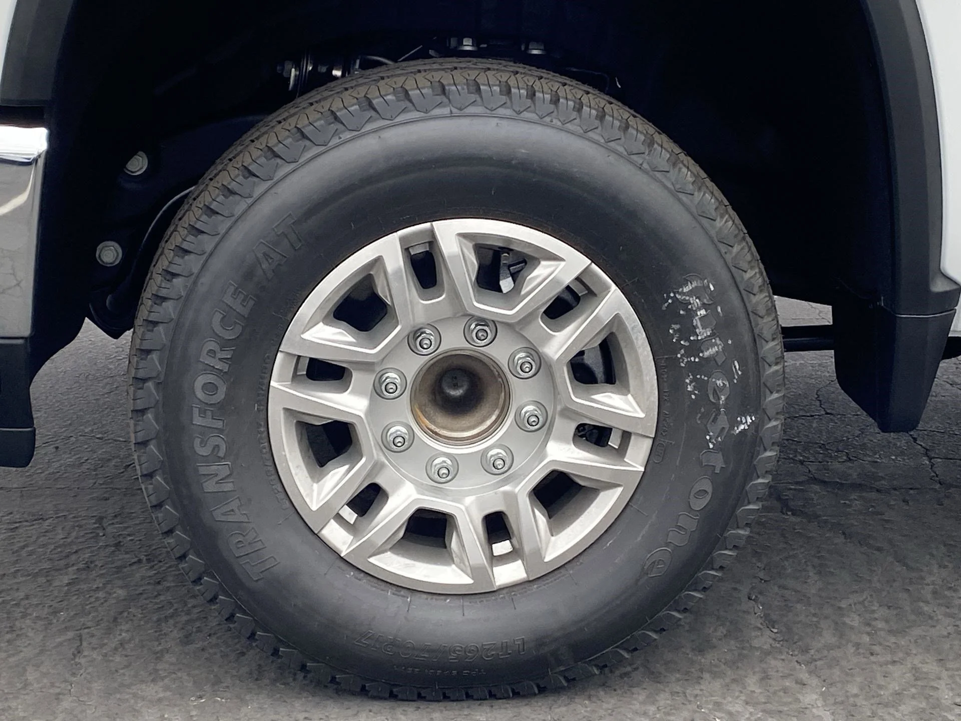 New 2026 Summit White Chevrolet WT image 31