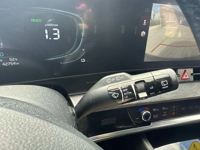 Used 2023 White Kia X-Line image 33