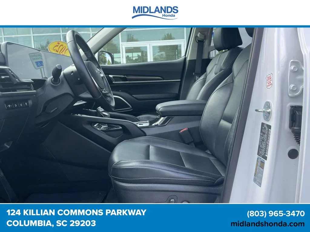 Used 2025 White Pearl Kia S image 15