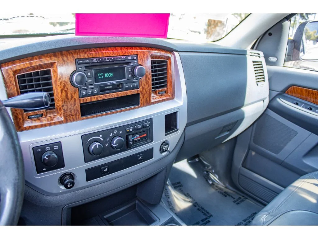 Used 2007 Bright White Clearcoat Dodge Laramie image 41