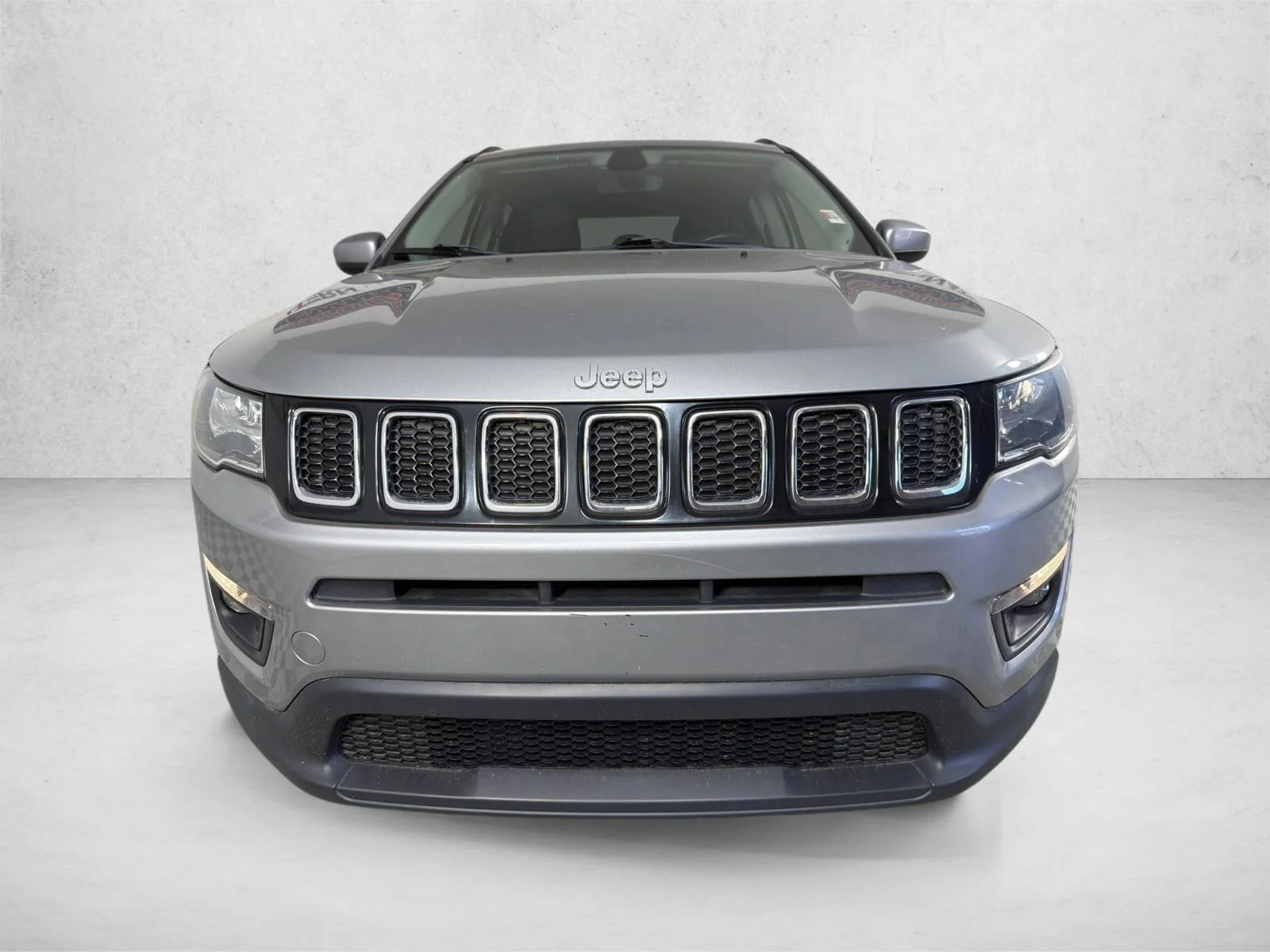 Used 2021 Silver Jeep Latitude image 8