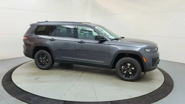 New 2026 Baltic Gray Metallic Clear-Coat Exterior Paint Jeep Altitude image 13