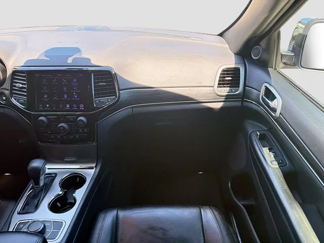 Used 2019 Diamond Black Crystal Pearlcoat Jeep Limited image 18
