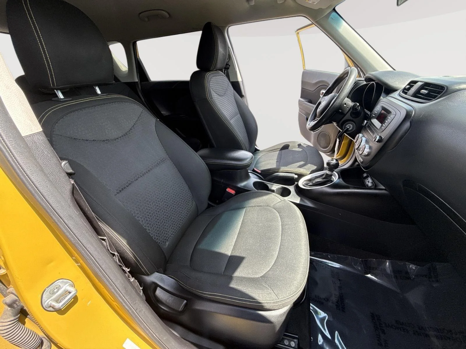 Used 2014 Solar Yellow Kia + image 27