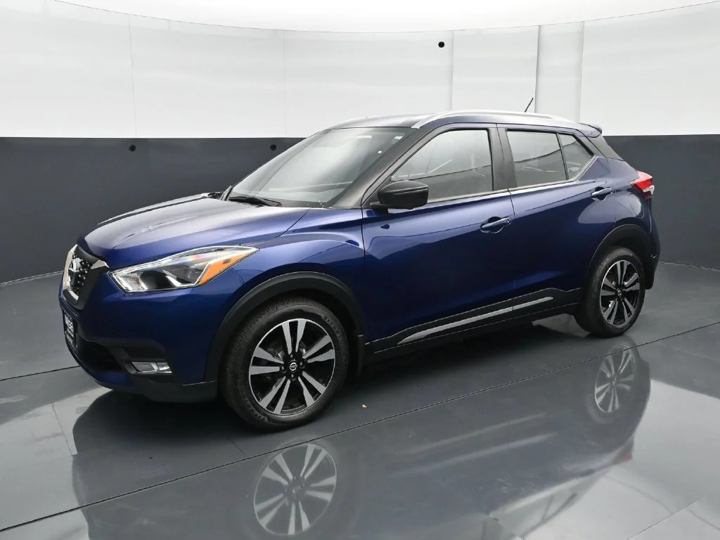 Used 2019 Nissan Kicks SR with VIN 3N1CP5CU4KL541534 for sale in Wayzata, Minnesota