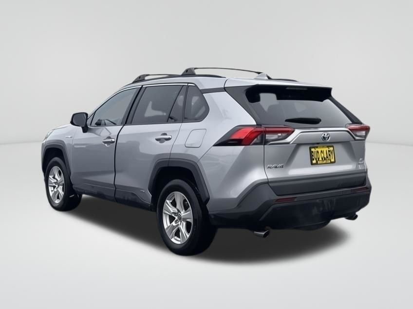 2021 Toyota RAV4 Hybrid LE photo 3