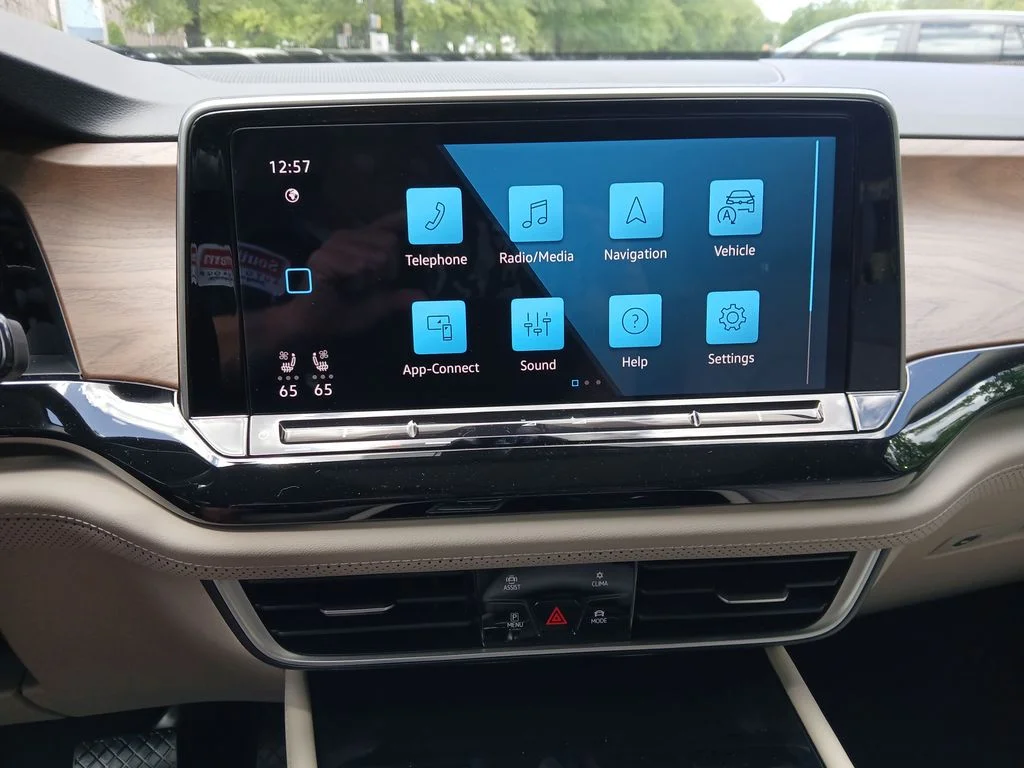 New 2026 Black Volkswagen 2.0T SE w/Technology image 18
