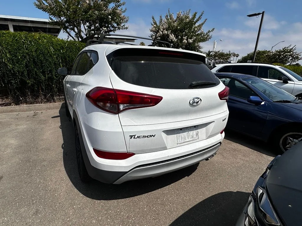 Used 2017 White Hyundai Night image 21