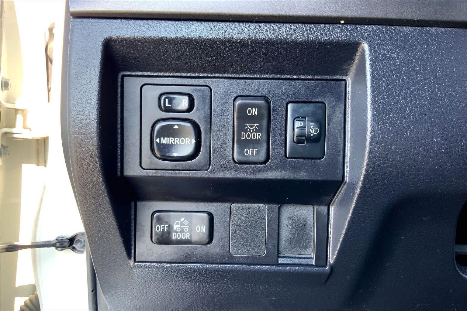 Used 2017 Super White Toyota SR5 image 32
