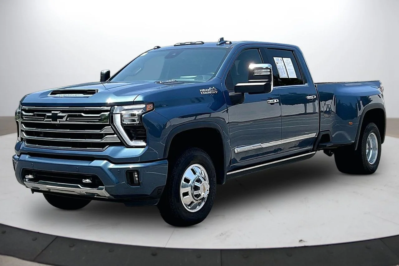Used 2024 Blue Chevrolet High Country image 4
