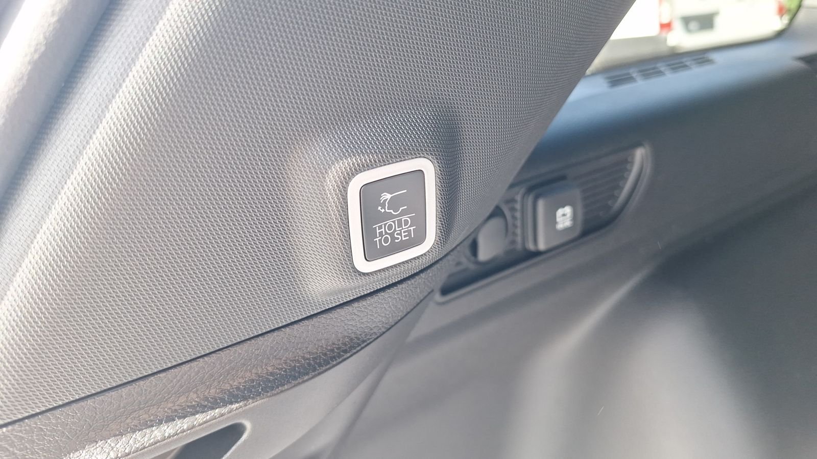 New 2026 Silver Zynith Exterior Paint Jeep Altitude image 16
