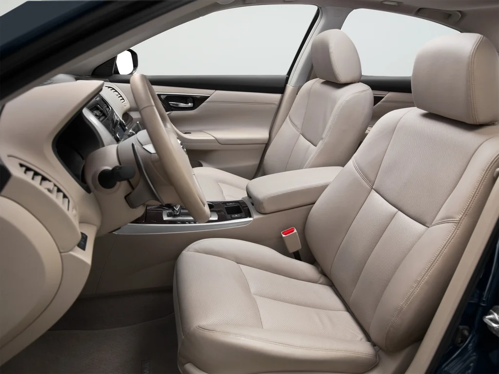 Used 2013 Blue Nissan 2.5 S image 16