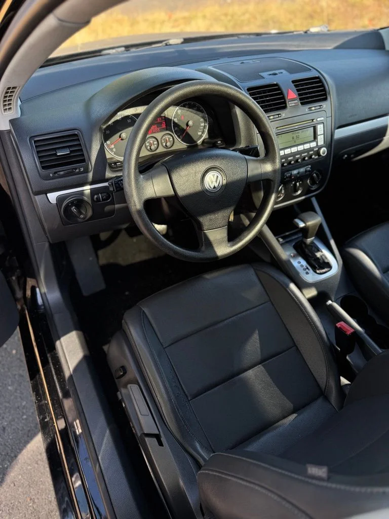 Used 2009  Volkswagen 2.5L SE image 25