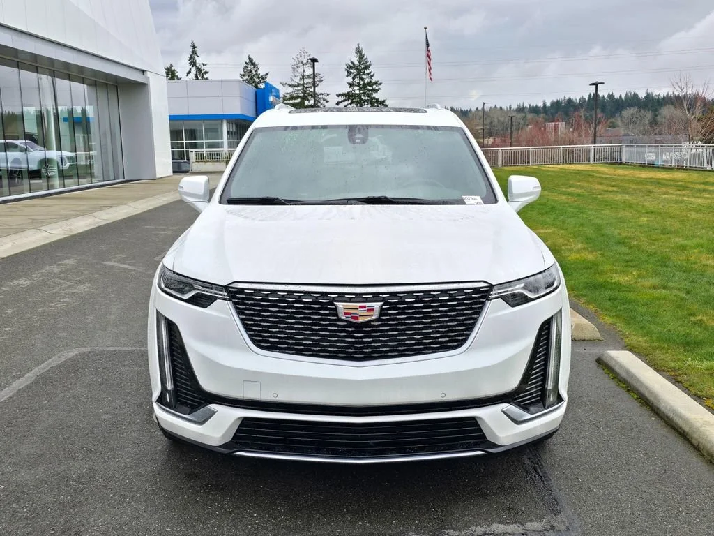 Used 2025 Crystal White Tricoat Cadillac Luxury image 8