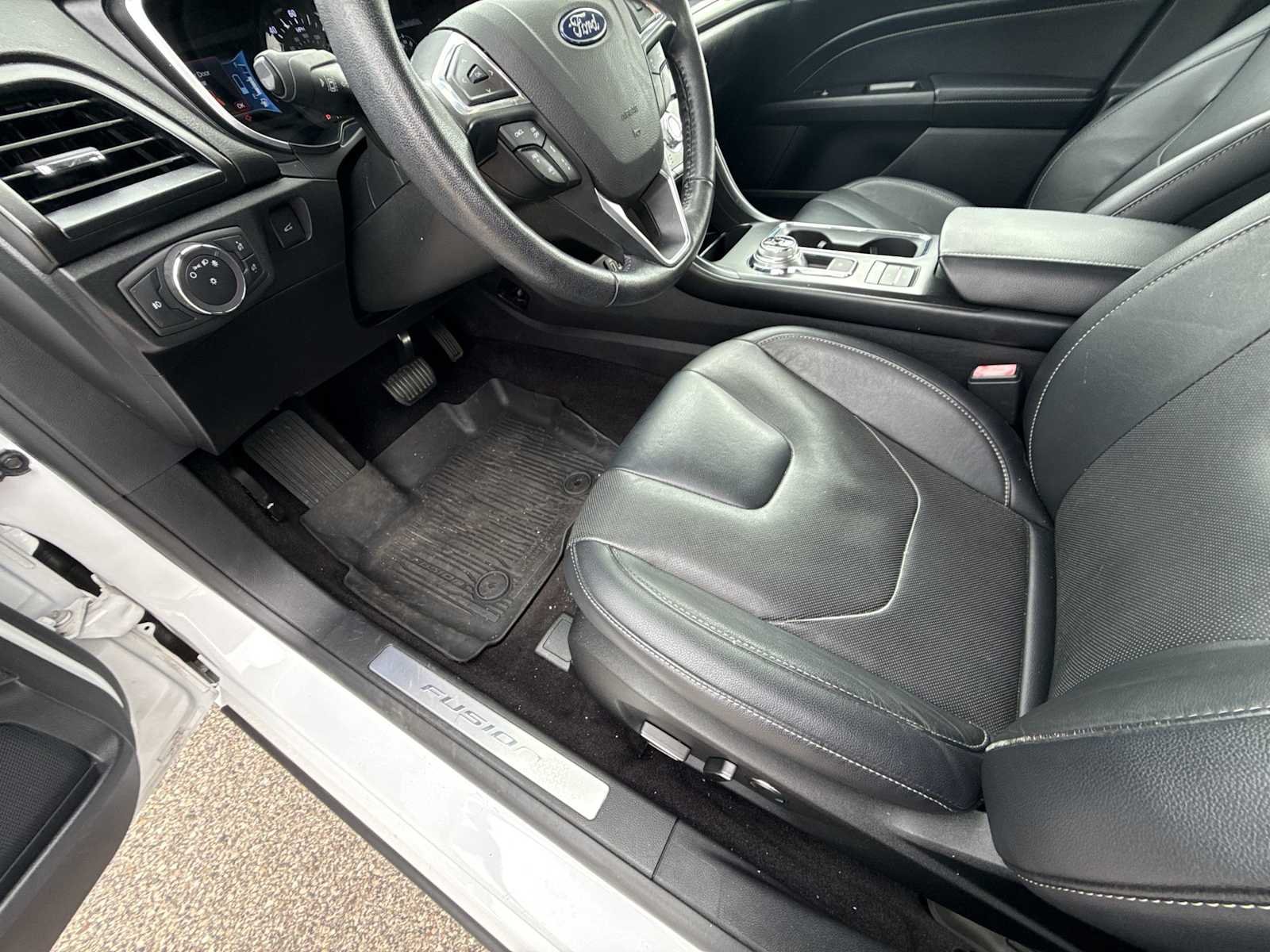 Used 2019 White Ford Titanium image 33