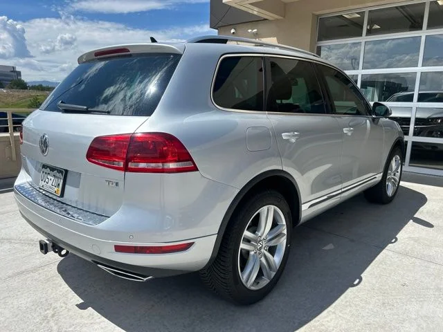 Used 2013 Silver Volkswagen V6 TDI image 3