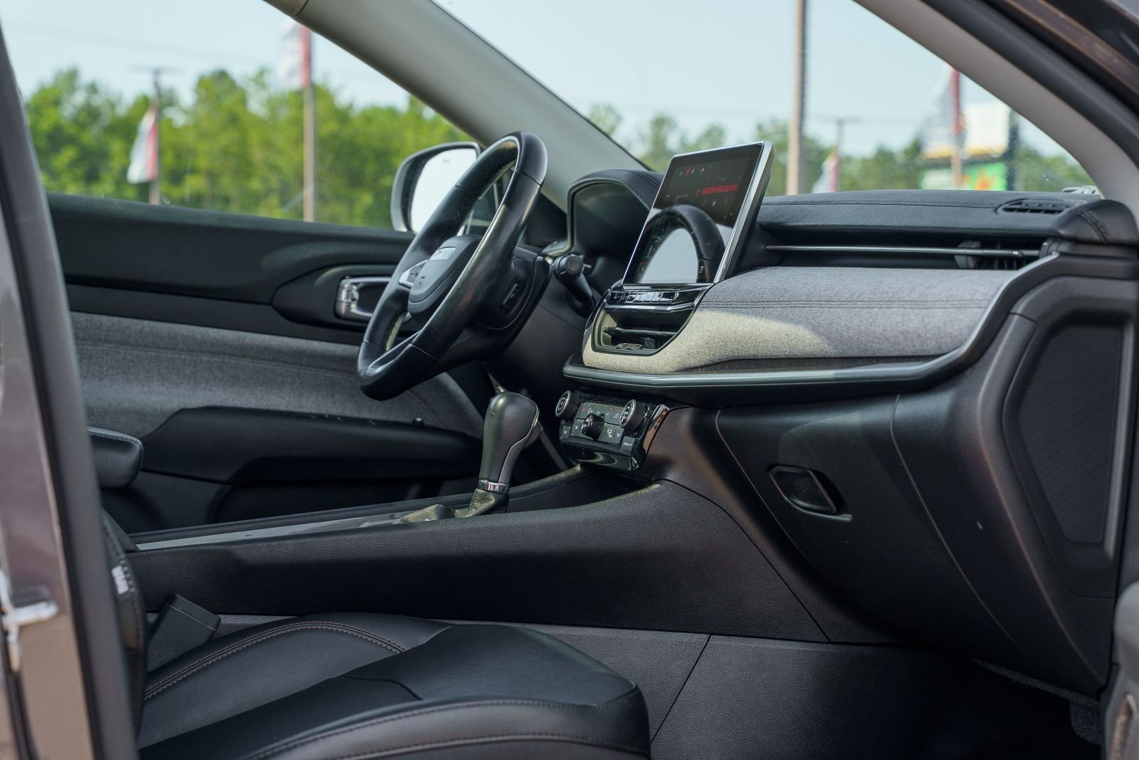 2022 Jeep Compass Latitude Lux - Photo 13