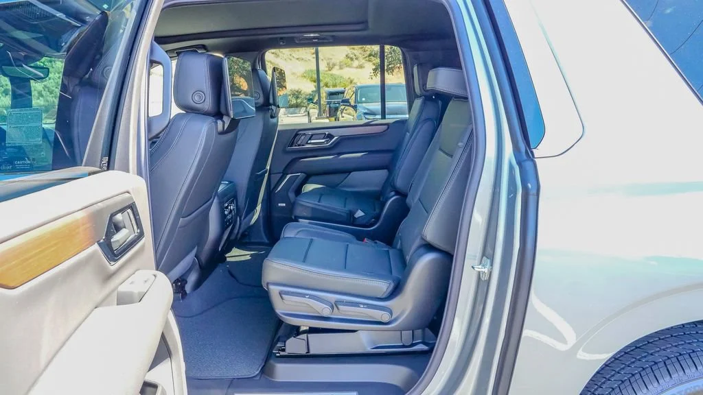2026 GMC Yukon XL Denali - Photo 10