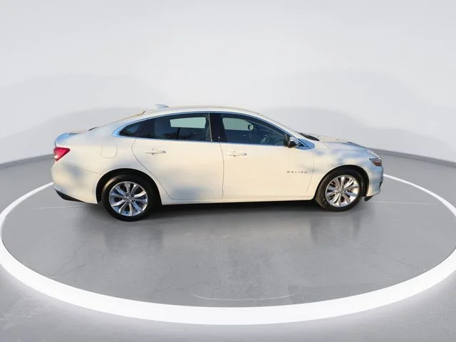 Used 2023 White Chevrolet LT image 9