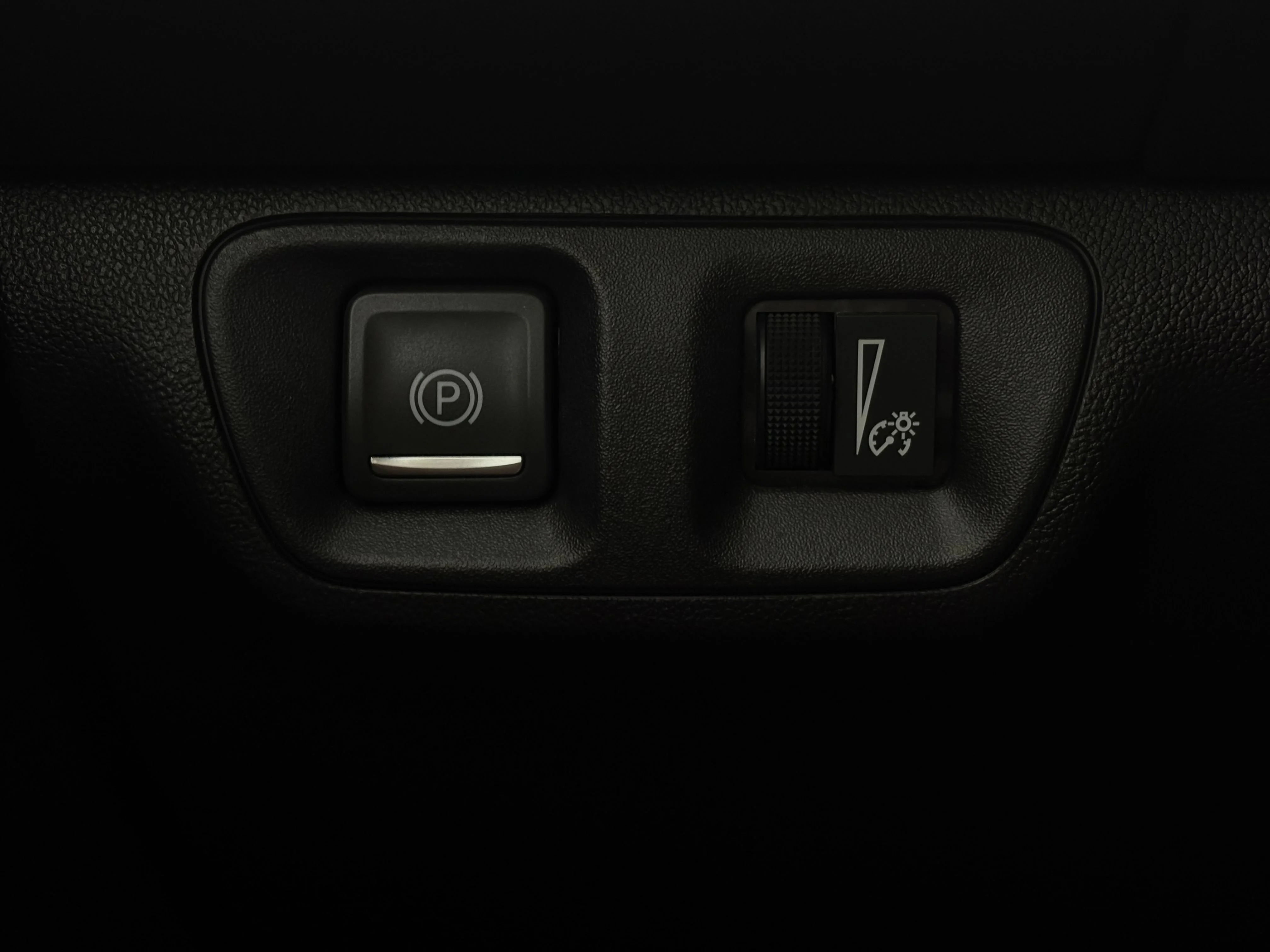 Used 2023 Summit White GMC SLE image 19
