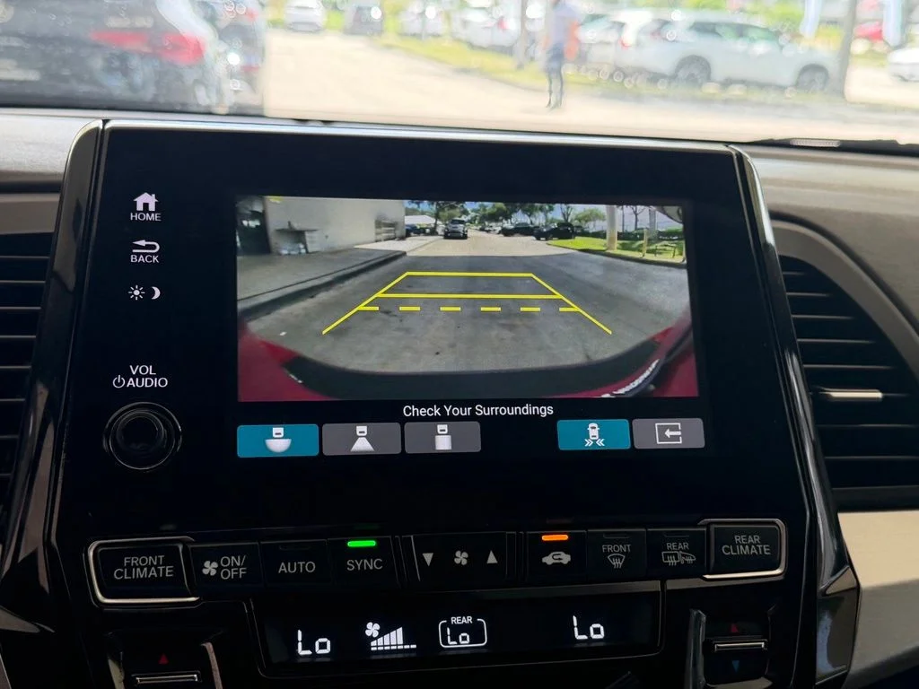 Used 2023 Red Honda Touring image 9
