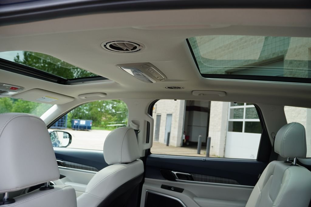 Used 2024 Midnight Lake Blue Kia SX image 19