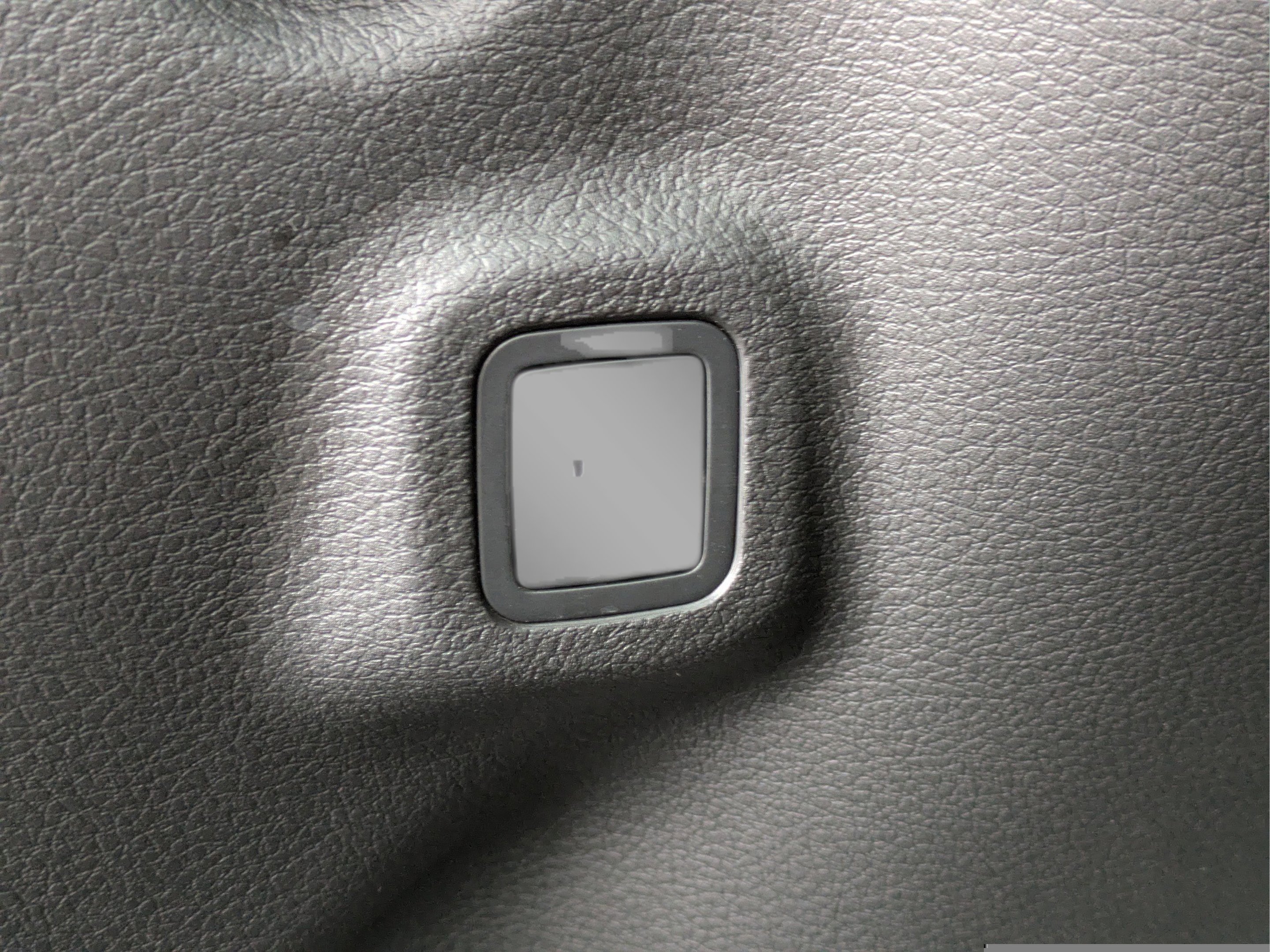New 2026 Diamond Black Crystal Pearlcoat Jeep Latitude image 2
