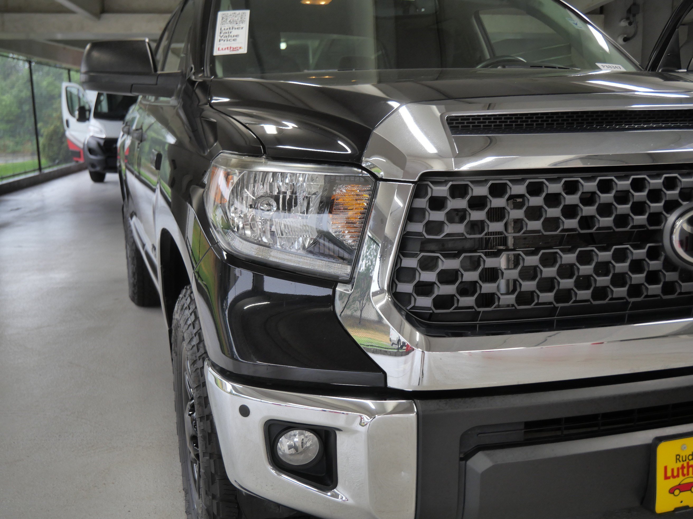 Certified Used 2020 Midnight Black Metallic Toyota SR5 image 16