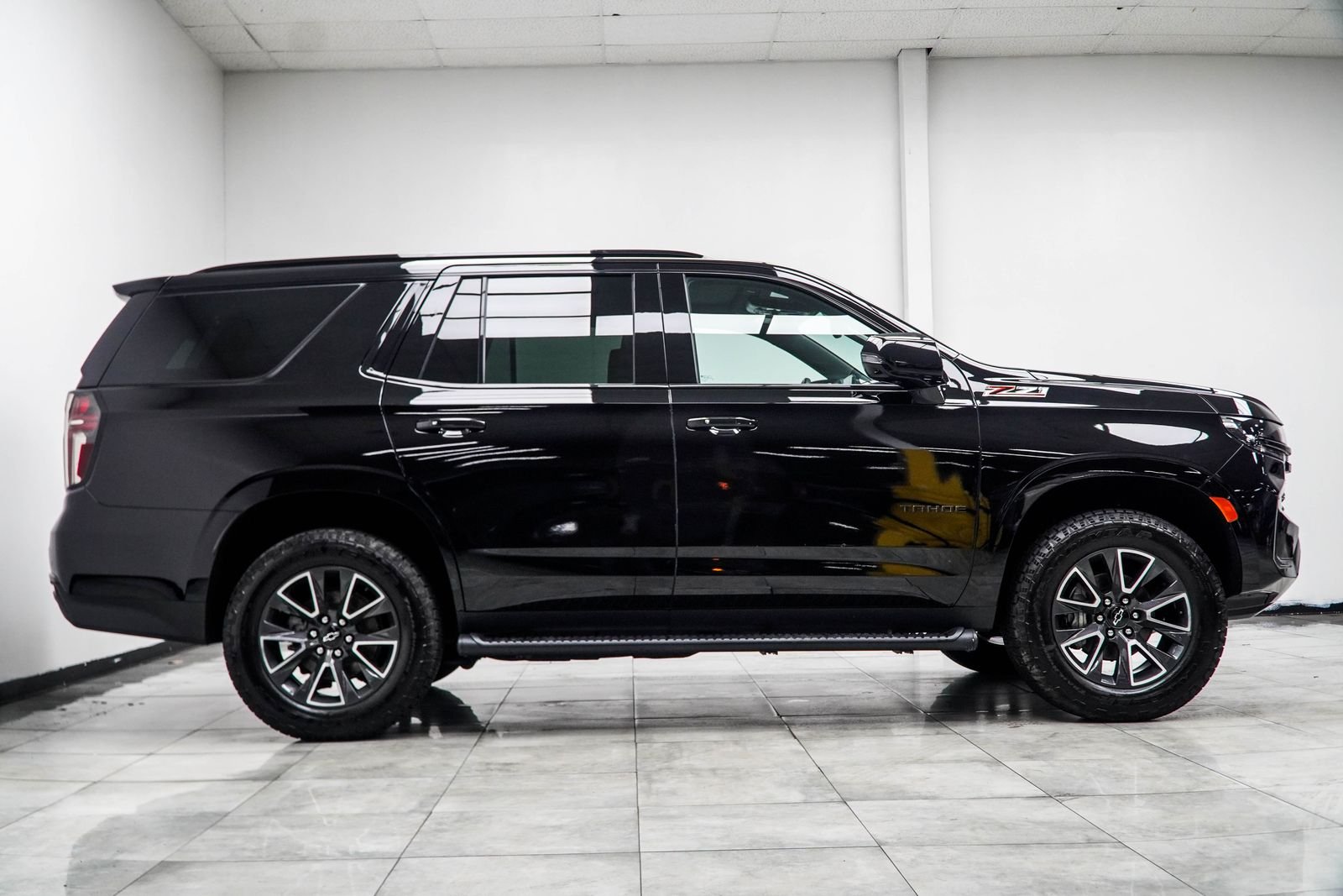 Used 2023 Black Chevrolet Z71 image 7